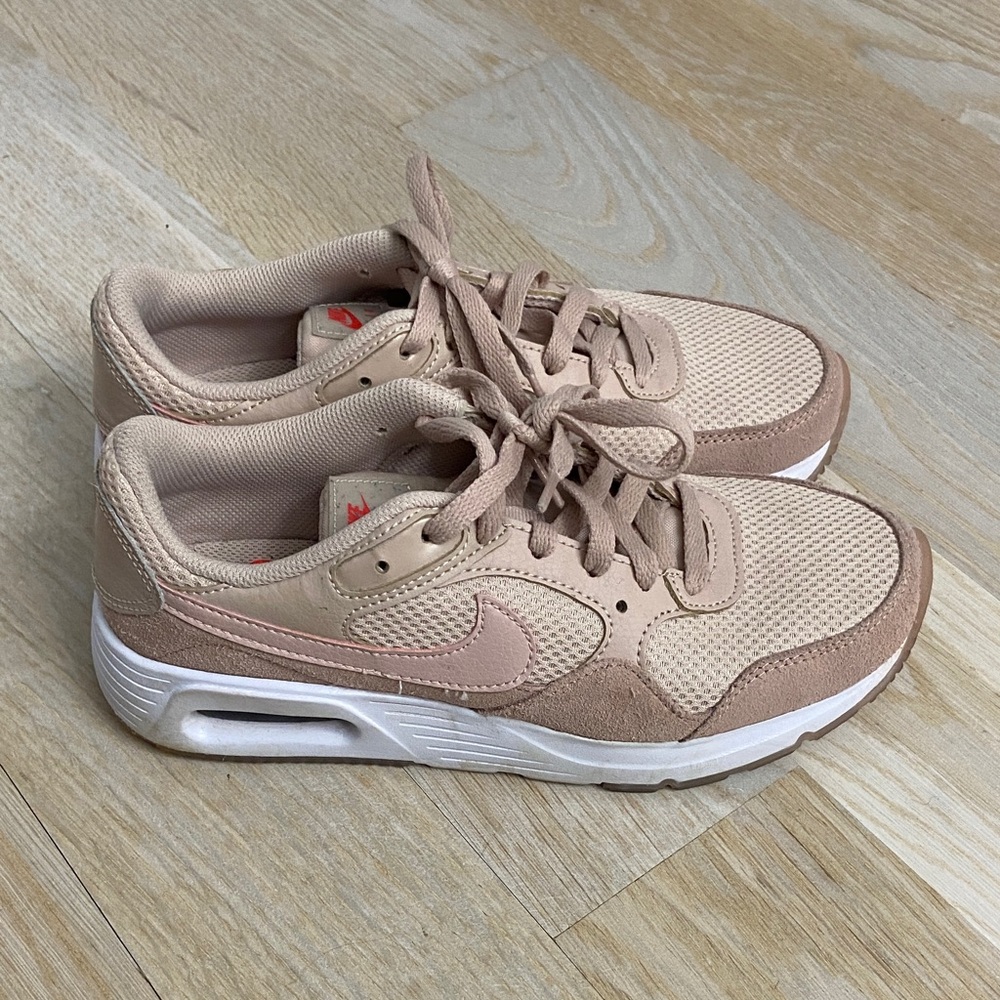 Nike Women’s Sneakers in Blush Pink and Beige size 7,5